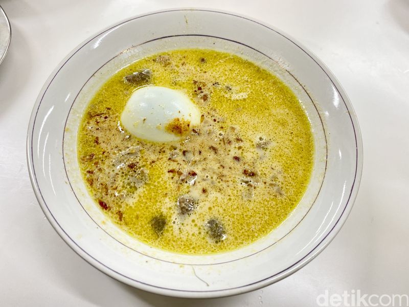 Hangat Gurih Opor Kuah Susu Ayam Asap dan Daging Sapi
