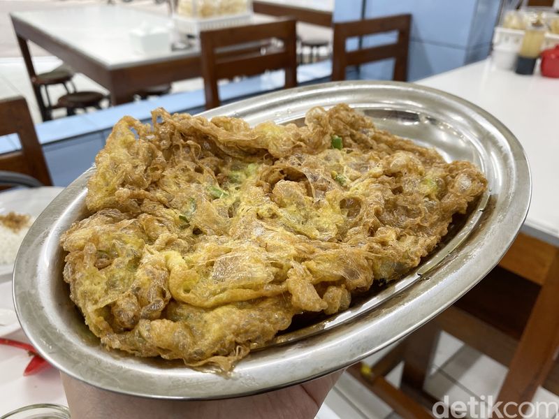 Hangat Gurih Opor Kuah Susu Ayam Asap dan Daging Sapi