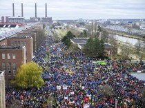 Pekerja Pabrik Volkswagen Demo Besar-besaran di Jerman