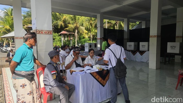 Pelaksanaan PSU di TPS Banjar Kembengan, Desa Tulikup Gianyar, Selasa (3/12/2024). (Putu Krista/detikBali)