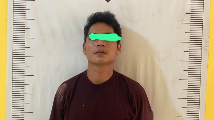 Pelaku KH saat diamankan Polsek Batam kota pada Senin (2/12). (dok. Istimewa)