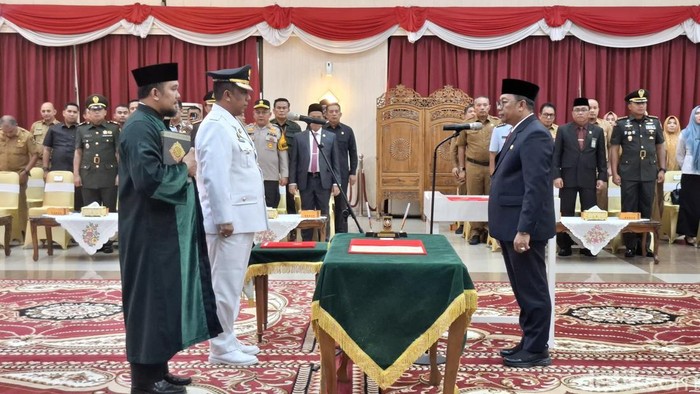 Pelantikan Roni Rakhmat (Foto: Dok Raja Adil Siregar)