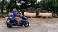 Pembangunan Exit Tol Gedebage KM 151 merupakan upaya mengurai kemacetan. Di mana di kawasan tersebut ada Masjid Al Jabbar, Mal Summarecon hingga Stasiun Kereta Cepat Tegalluar. Selain itu ada Stadion Gelora Bandung Lautan Api (GBLA).