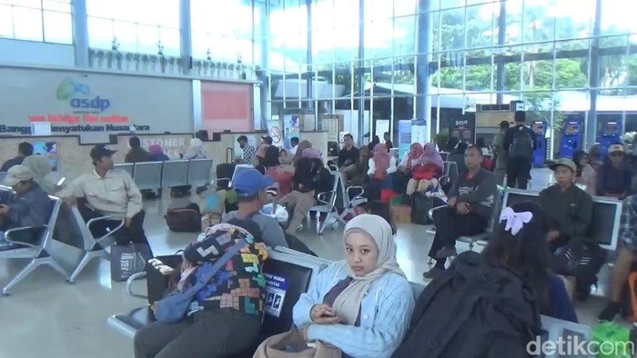 Penyeberangan di Pelabuhan Bakauheni akan ditunda 2 jam imbas cuaca buruk