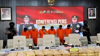 Para tersangka merupakan pengedar ganja antar propinsi yang meliputi Medan-Malang-Jakarta. Jaringan mereka terbongkar berawal dari penangkapan tiga pelaku (Criz, ADB, dan AJ) yang terjaring Operasi Tumpas Narkoba Semeru 2024 beberapa waktu lalu.