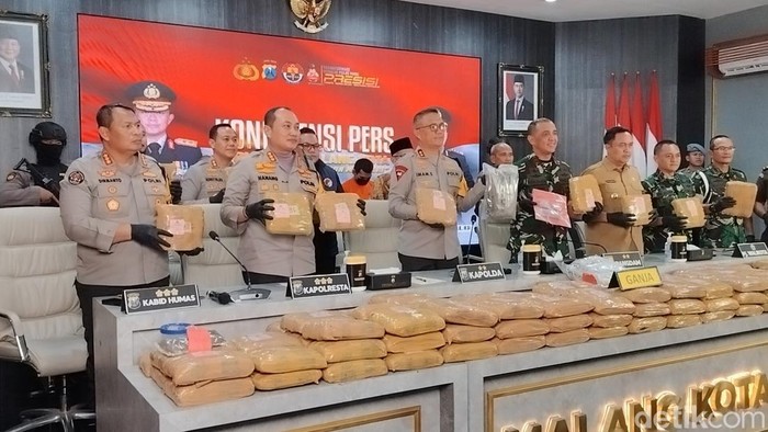 Polresta malang unkap ganja 166 kg