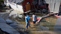 Sebelumnya, satu dekade lalu, Malaysia mengalami banjir besar dengan jumlah pengungsi mencapai 118 ribu orang.