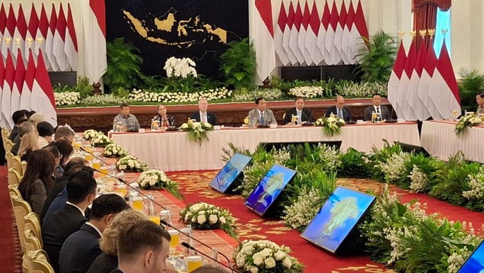 Presiden Prabowo Subianto bertemu dengan sejumlah pengusaha Amerika Serikat (AS) yang tinggal di Indonesia.
