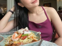 Prilly Latuconsina Cicip Toast di Las Vegas dan Somtam Thailand