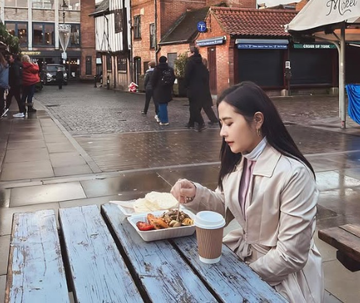 Prilly Latuconsina Cicip Toast di Las Vegas dan Somtam Thailand