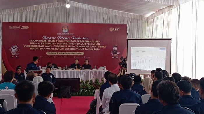 Rapat pleno rekapitulasi penghitungan suara Pilkada 2024 di Lombok Timur, NTB, Senin (2/12/2024). (Edi Suryansyah/detikBali)