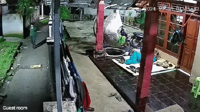 Rekaman CCTV sebelum Sodin (80) tewas di pintu air Sukabumi
