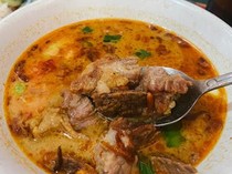 5 Tempat Makan Soto Paling Ikonik di Jakarta yang Enaknya Legend Banget!