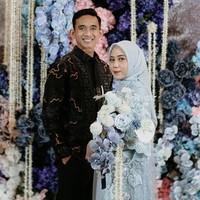 Pesepakbola Rizky Ridho telah melamar kekasihnya, Sendy Aulia pada Seni, (2/12/2024). Pemain timnas tersebut telah melangsungkan pertunangan yang jadi sorotan. Foto: Dok. Instagram @haunty_photostory