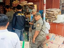 Sidak Puluhan Toko Kelontong, Satpol PP Karangasem Sita 5 Merek Rokok Ilegal