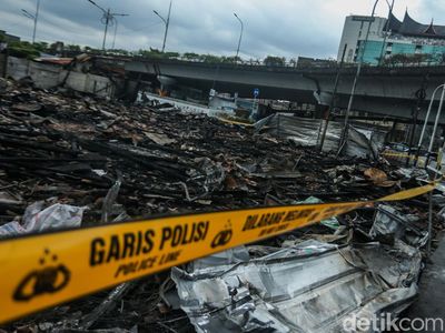 Sisa-sisa Kebakaran Maut di Lapak Salemba Jakpus