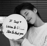 Kabarnya kedua aktris cantik itu semakin dekat karena Song Hye Kyo akan menjadi cameo dalam drama Korea Netflix yang dibintangi Suzy, All the Love You Wish For. Foto: dok. Instagram @kyo1122, dok. Instagram @skuukzky