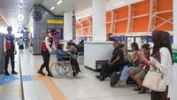 LRT Jabodebek berkolaborasi dengan berbagai pihak terkait untuk memastikan bahwa semua stasiun dan fasilitas yang ada memenuhi standar aksesibilitas yang tinggi. 