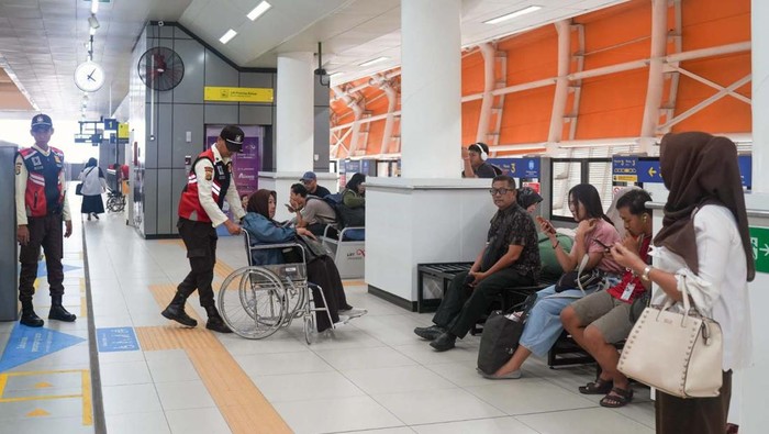 LRT Jabodebek kembali menegaskan komitmennya untuk menyediakan transportasi yang inklusif dan dapat diakses oleh seluruh lapisan masyarakat, termasuk penyandang disabilitas.