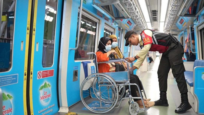 LRT Jabodebek kembali menegaskan komitmennya untuk menyediakan transportasi yang inklusif dan dapat diakses oleh seluruh lapisan masyarakat, termasuk penyandang disabilitas.