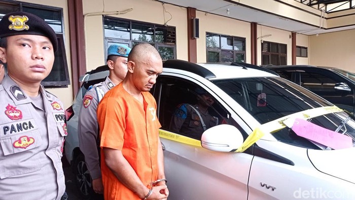 Tampang Iwan Doggy saat pers rilis di Mapolres Tasikmalaya Kota.