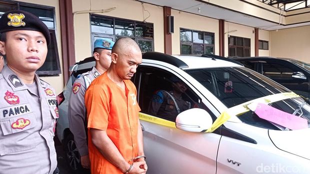Tampang Iwan Doggy saat pers rilis di Mapolres Tasikmalaya Kota.