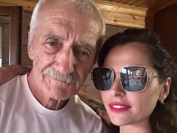 Kisah Wanita Mencari Orang Tua Kandung, Ternyata Sudah Berteman di Facebook