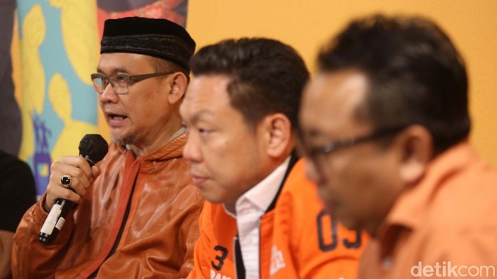 Tim pemenangan pasangan Pramono-Rano Karno memberikan keterangan pers di Jakarta. Mereka mengklaim Pramono-Rano menang di 42 dari 44 Kecamatan di seluruh Jakarta.