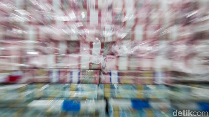 Tumpukan Uang Rp 288 M Disita Kejagung di Kasus Duta Palma Kejagung kembali menyita uang tunai senilai Rp 288 miliar kasus TPPU dugaan korupsi korporasi Duta Palma Group. Uang tunai tersebut disita dari tersangka korporasi PT Darmex Plantation.