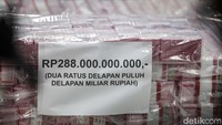 Kemudian disusul dengan penyitaan uang sebesar Rp 301 miliar dari PT Darmex Plantation. Artinya, penyitaan hari ini merupakan yang keempat diungkap Kejagung dalam perkara ini.