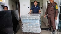 Sedangkan dua perusahaan lainnya yakni PT Darmex Plantations (holding perkebunan) dan PT Asset Pacific (holding properti) ditetapkan sebagai tersangka pencucian uang. Mereka diduga ditugaskan melakukan pencucian uang hasil korupsi tersebut.