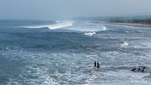Menjelajahi Pantai Karang Papak Garut