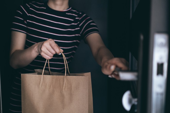 Wanita Ini Kesal Pesanannya Tertukar dan Dimakan Orang Lain