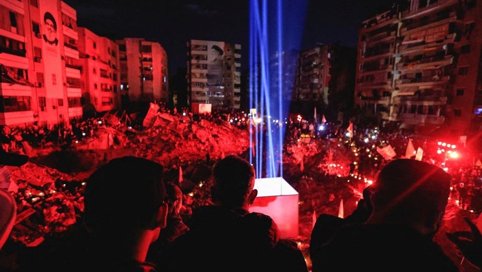 People gather at a site damaged by Israeli airstrike that killed Lebanon's Hezbollah leader Sayyed Hassan Nasrallah during a commemoration ceremony in Beirut southern suburbs, Lebanon November 30, 2024. REUTERS/Thaier Al-Sudani      TPX IMAGES OF THE DAY