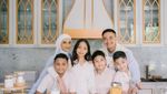 Potret Zumi Zola saat Jajan dan Blusukan di Pasar Tradisional