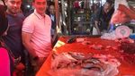 Potret Zumi Zola saat Jajan dan Blusukan di Pasar Tradisional