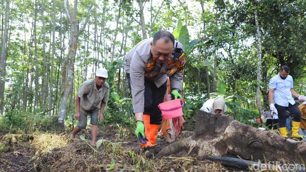 AKBP Nanang Haryono tanam jagung