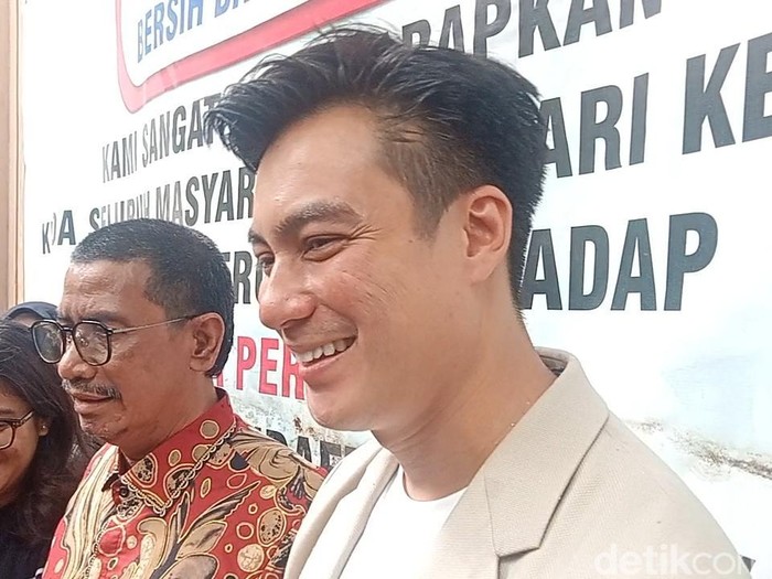 baim wong Baim Wong saat ditemui di Pengadilan Agama Jakarta Selatan.