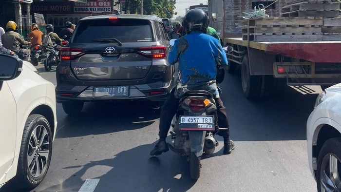 Bikers harus paham titik blind spot saat berkendara di jalan raya