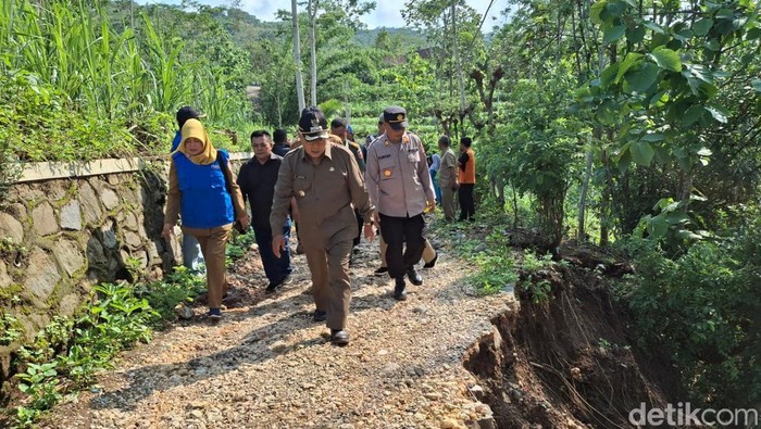 Bupati Sanusi datangi lokasi banjir Malang