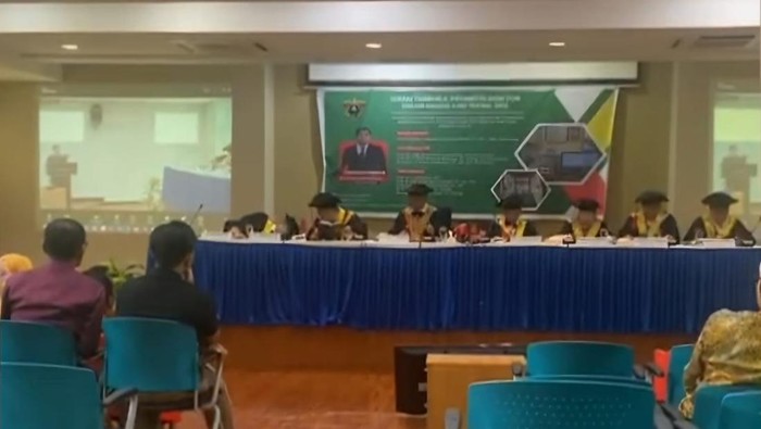 Dosen Unhas meninggal dunia saat mendampingi mahasiswa ujian promosi doktor.