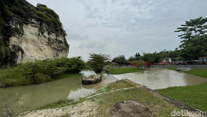 Liburan ke Bogor tak lengkap tanpa menjelajahi keindahan wisata alamnya. Namun, pernahkah terpikir untuk mengunjungi bagian timur kota Bogor yang menyimpan surga tersembunyi?