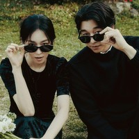 “Menyalaaa couple Hamburger tanpa tomat kuuuu 🔥🔥🔥🔥” “Kurang cincin kawin yah 👀” “Ide prewed 😍” tulis sejumlah penggemar yang baper. Foto: dok. Netflix