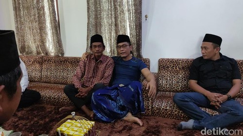 Gus Miftah dan Sunhaji bakul es teh viral diolok-olok di Ponpes Ora Aji Sleman, Rabu (4/12/2024).