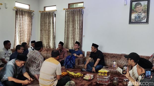 Gus Miftah dan Sunhaji bakul es teh viral diolok-olok di Ponpes Ora Aji Sleman, Rabu (4/12/2024).
