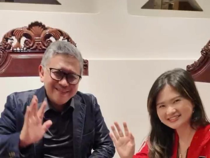 Hasto Kristiyanto foto bareng Felicia Tissue (dok istimewa)