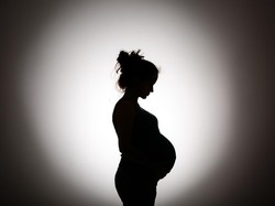 Kisah Wanita Berkelamin Ganda, Dipanggil Ayah & Ibu Oleh 2 Anaknya