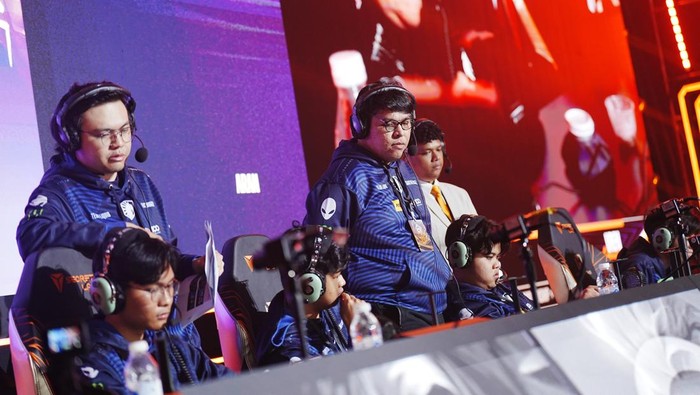 Tiga pertandingan akan berlangsung hari ini, dalam lanjutan babak swiss stage round empat M6 Mobile Legends. Salah satunya menampilkan perjuangan wakil Indonesia, Team Liquid ID, melawan Aurora Gaming.