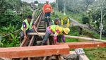 KAI Ganti Bantalan Kayu Jadi Sintetis Jelang Nataru