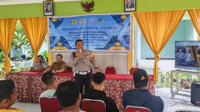 Kasatlantas beri sosialisasi dan penyuluhan ke masyarakat